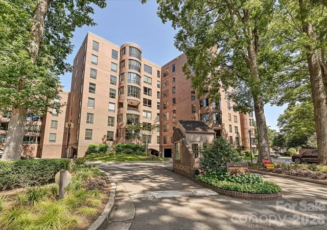 1st image of 806 Cherokee Rd, Charlotte, NC 28207 | MLS# 4415796