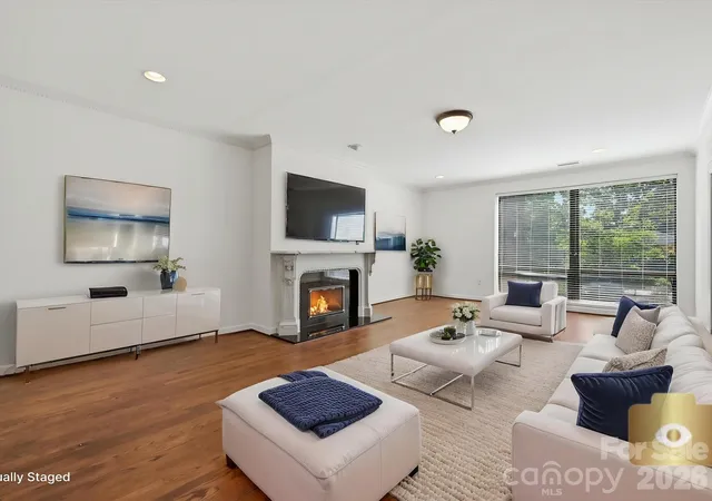 Photo 4 of Condo for sale at 806 Cherokee Rd, Charlotte, NC 28207 | MLS# 4415796 | Listing updated on 2026-10-03