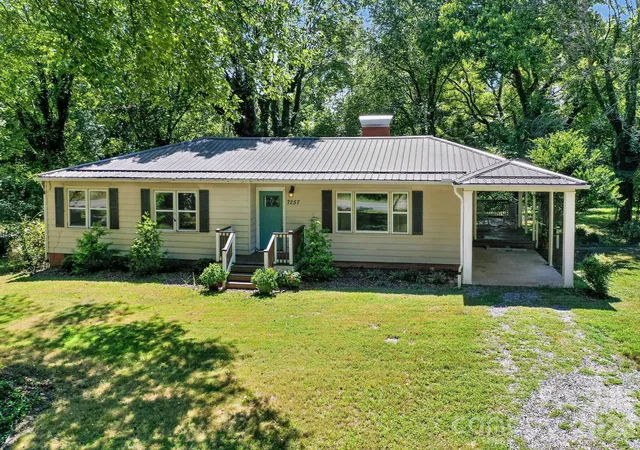 Photo 2 of Single family home for sale at 7257 Sherrills Ford Rd, Sherrills Ford, NC 28673 | MLS# 4415812 | Listing updated on 2026-10-07