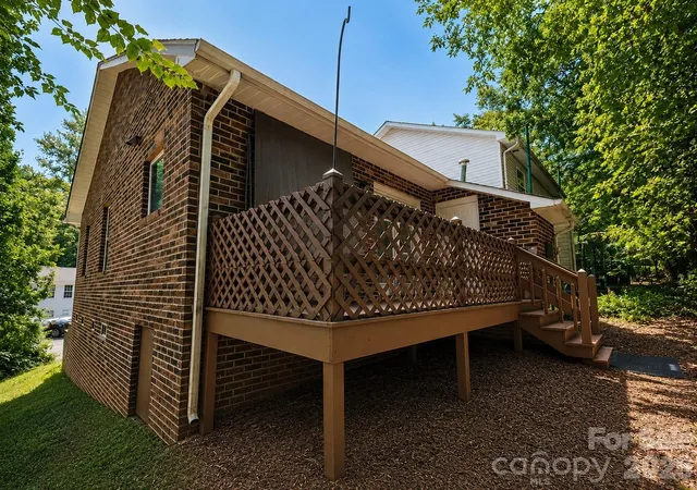 2nd image of 1491 20Th Ave Ne, Hickory, NC 28601