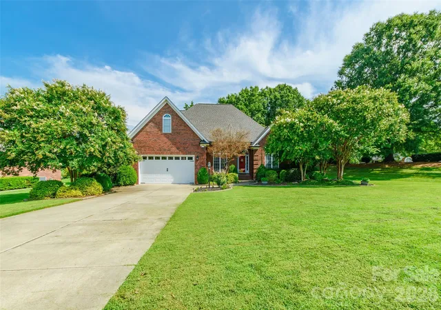Photo 2 of Single family home for sale at 4711 Sherborne Dr, Harrisburg, NC 28075 | MLS# 4415829 | Listing updated on 2026-10-05