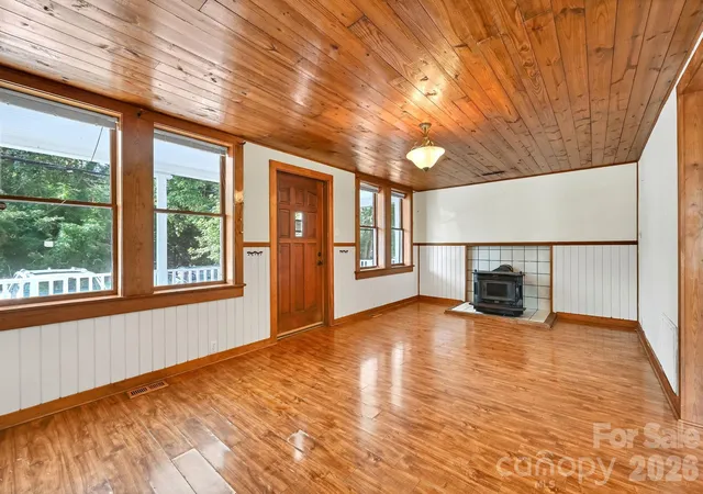 Photo 4 of Single family home for sale at 376 Fairview Rd, Asheville, NC 28803 | MLS# 4415834 | Listing updated on 2026-10-02
