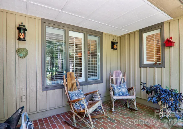 Photo 3 of Single family home for sale at 133 Larchmont Dr, Hendersonville, NC 28791 | MLS# 4415855 | Listing updated on 2026-08-25