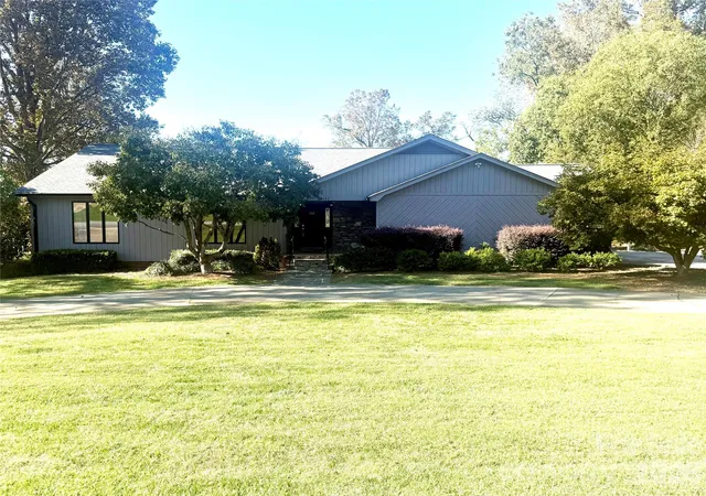 Photo 1 of Sale Pending at 3182 9th Tee Dr, Newton, NC 28658 | MLS# 4415880 | Listing updated on 2026-10-16