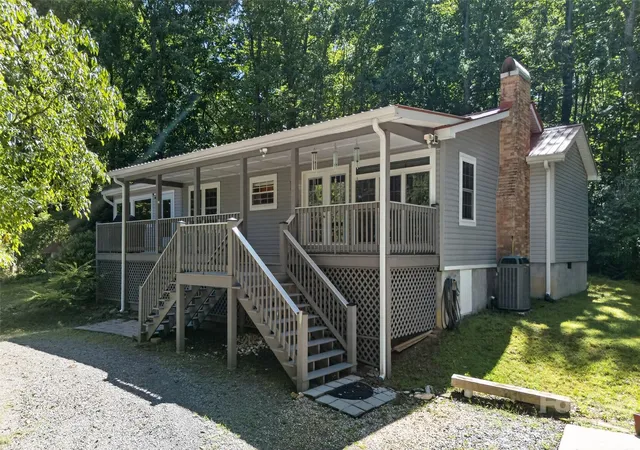 Photo 4 of Single family home for sale at 1900 Solomon Jones Rd, Cedar Mountain, NC 28718 | MLS# 4415899 | Listing updated on 2026-08-26
