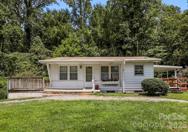 1st image of 27 Mcgee Cir, Fairview, NC 28730 | MLS# 4415904