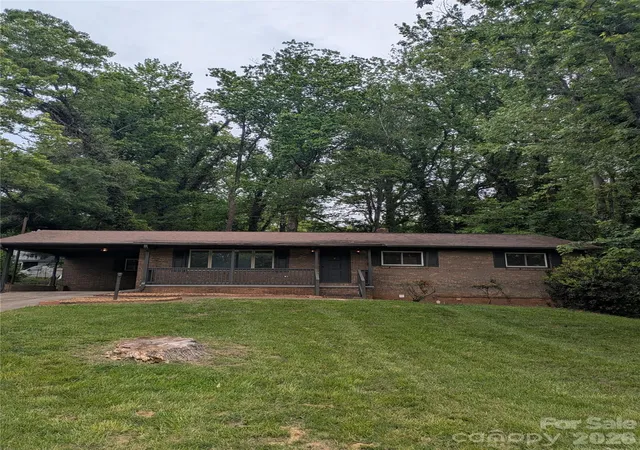 Photo 3 of Single family home for sale at 1002 Hemlock Dr, Shelby, NC 28150 | MLS# 4415909 | Listing updated on 2026-10-01