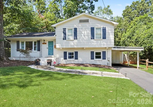 1st image of 7316 Thorncliff Dr, Charlotte, NC 28210 | MLS# 4415912