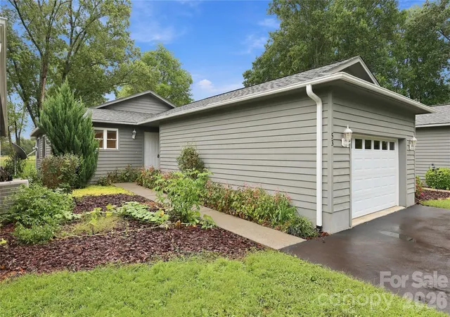 Photo 3 of Condo for sale at 53 Southern Fairway Ct #D2, Etowah, NC 28729 | MLS# 4415918 | Listing updated on 2026-10-06