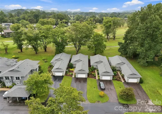 Photo 4 of Condo for sale at 53 Southern Fairway Ct #D2, Etowah, NC 28729 | MLS# 4415918 | Listing updated on 2026-10-06