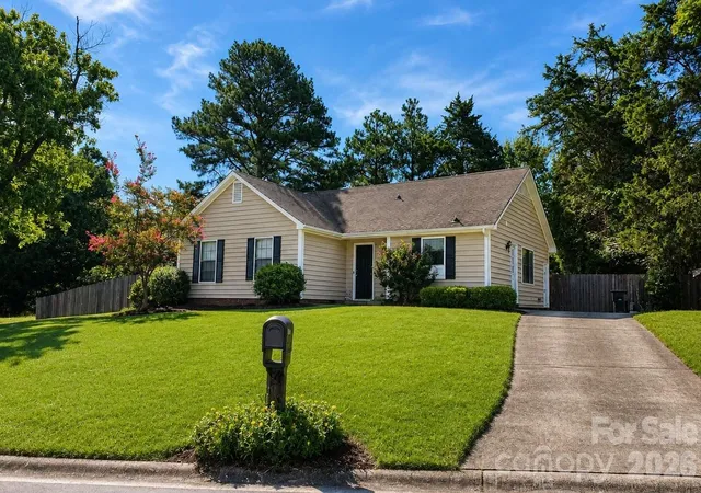 Photo 2 of Sale Pending at 11601 Sunswept Ln, Charlotte, NC 28226 | MLS# 4415926 | Listing updated on 2026-09-03