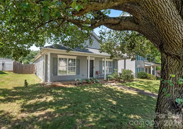 Photo 3 of Single family home for sale at 2710 Blackberry Ridge Ln, Charlotte, NC 28208 | MLS# 4415957 | Listing updated on 2026-08-20