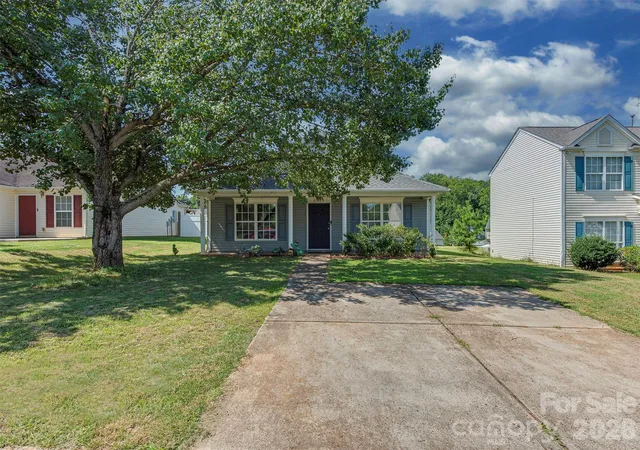 Photo 4 of Single family home for sale at 2710 Blackberry Ridge Ln, Charlotte, NC 28208 | MLS# 4415957 | Listing updated on 2026-10-28