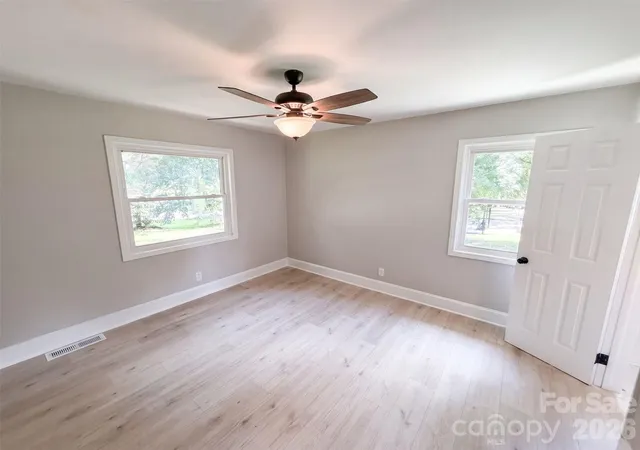 4th image of 8519 Denbur Dr, Charlotte, NC 28215 | MLS# 4415963