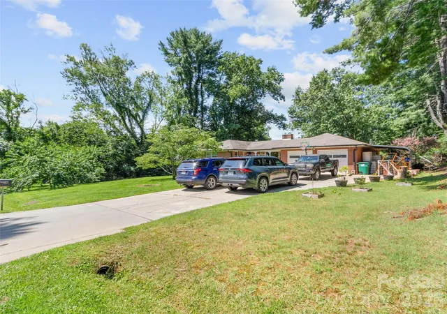 2nd image of 38 Crowell Rd, Asheville, NC 28806 | MLS# 4415975