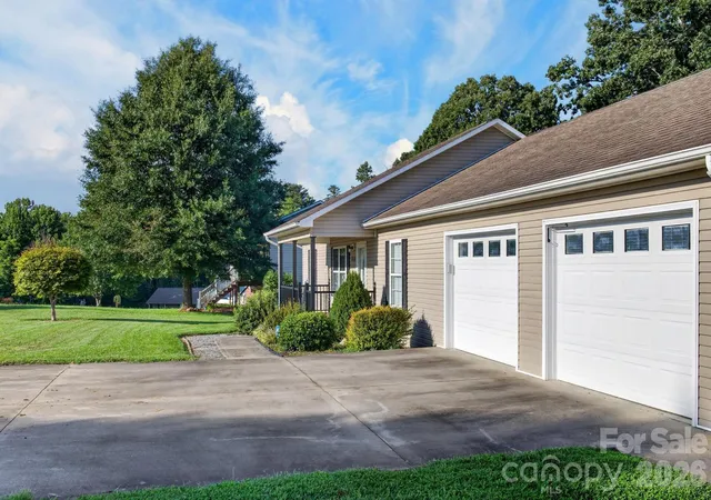 4th image of 2305 Good Shepard Ct, Lenoir, NC 28645 | MLS# 4415985