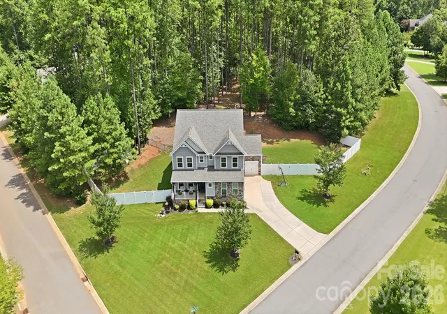 Photo 2 of Single family home for sale at 607 Winter Walk Ln, Lake Wylie, SC 29710 | MLS# 4415998 | Listing updated on 2026-08-30