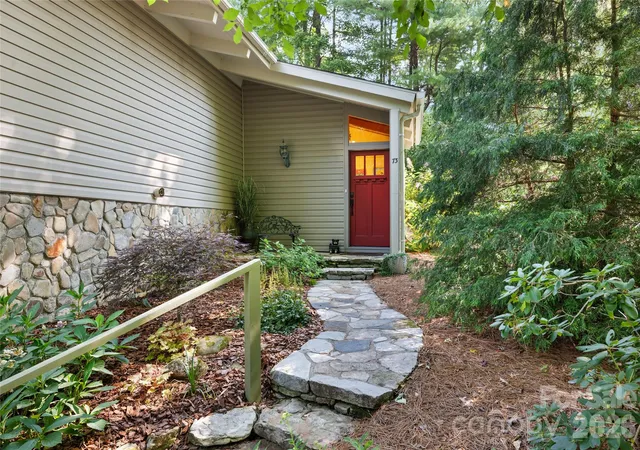 Photo 3 of Single family home for sale at 73 Lake Point Dr, Lake Toxaway, NC 28747 | MLS# 4416031 | Listing updated on 2026-09-04
