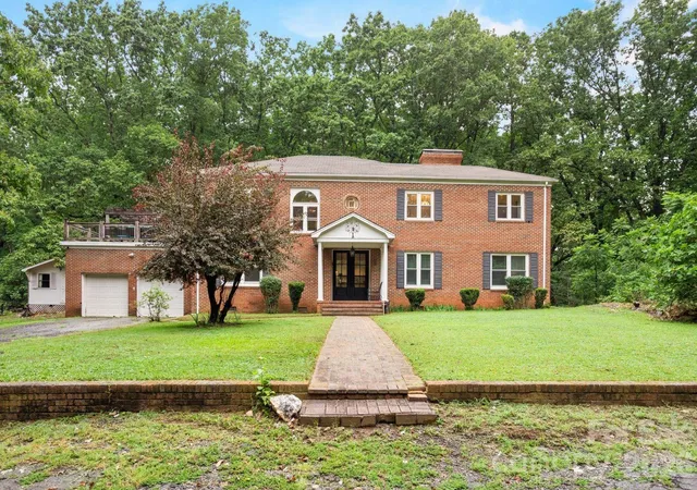 Photo 1 of Single family home for sale at 301 Carolina Ave, Asheboro, NC 27203 | MLS# 4416053 | Listing updated on 2026-09-30
