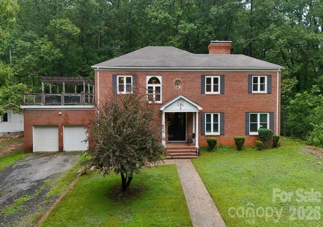 Photo 2 of Single family home for sale at 301 Carolina Ave, Asheboro, NC 27203 | MLS# 4416053 | Listing updated on 2026-09-30