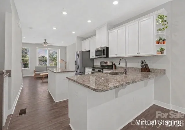 Photo 4 of Townhouse for sale at 252 Parkwood Ave, Charlotte, NC 28206 | MLS# 4416077 | Listing updated on 2026-09-02