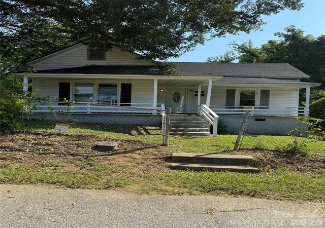 1st image of 953 14th St, Lancaster, SC 29720 | MLS# 4416094