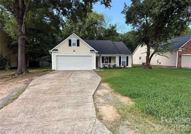 1st image of 2615 Robyns Glen Dr, Charlotte, NC 28269 | MLS# 4416107