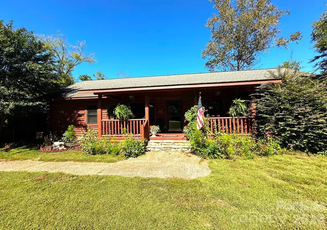 Photo 1 of Single family home for sale at 45 Reedy Crk Ct, Hendersonville, NC 28792 | MLS# 4416115 | Listing updated on 2026-10-08