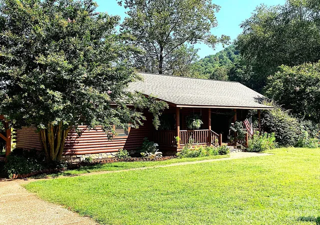 Photo 2 of Single family home for sale at 45 Reedy Crk Ct, Hendersonville, NC 28792 | MLS# 4416115 | Listing updated on 2026-09-06
