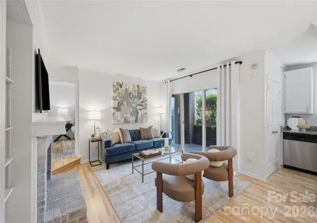 4th image of 1109 E Morehead St, Charlotte, NC 28204