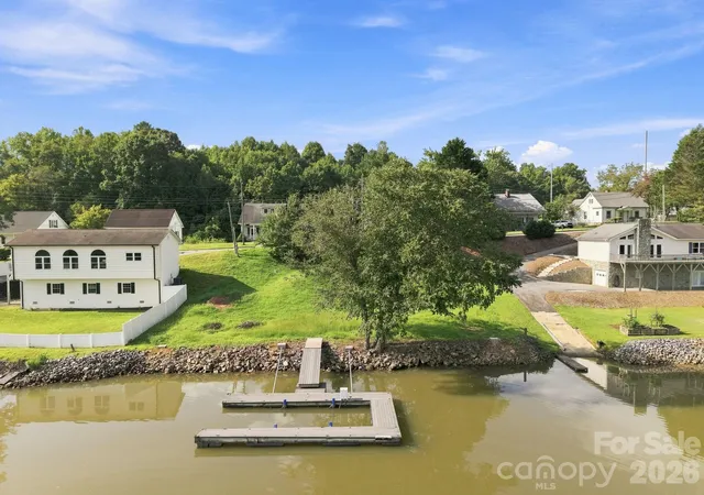 1st image of 207 Catawba Ave, Hickory, NC 28601 | MLS# 4416133