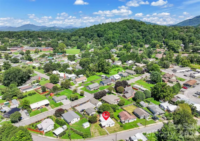 5th image of 417 Riverbend St, Waynesville, NC 28786 | MLS# 4416141
