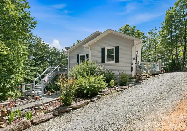 Photo 4 of Single family home for sale at 524 Lookout Dr, Pisgah Forest, NC 28768 | MLS# 4416154 | Listing updated on 2026-08-22