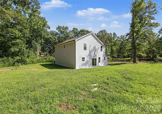 Photo 5 of Single family home for sale at 2005 Overhill Dr, Monroe, NC 28110 | MLS# 4416161 | Listing updated on 2026-09-05