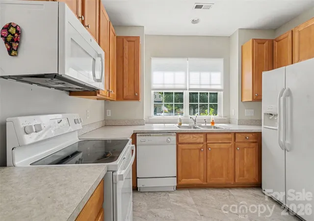 Photo 4 of Sale Pending at 1148 Drummond Ln, Matthews, NC 28104 | MLS# 4416165 | Listing updated on 2026-10-03