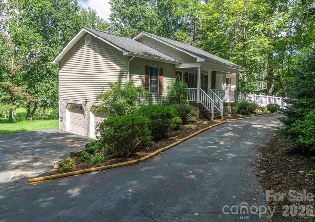 Photo 1 of Single family home for sale at 15 Pete Luther Rd, Candler, NC 28715 | MLS# 4416188 | Listing updated on 2026-10-01