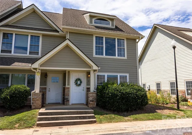 Photo 2 of Townhouse for sale at 14 Rotunda Cir, Asheville, NC 28806 | MLS# 4416189 | Listing updated on 2026-09-23