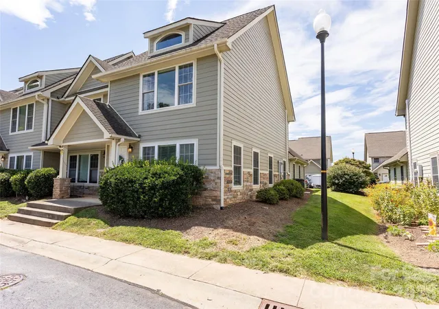 4th image of 14 Rotunda Cir, Asheville, NC 28806 | MLS# 4416189