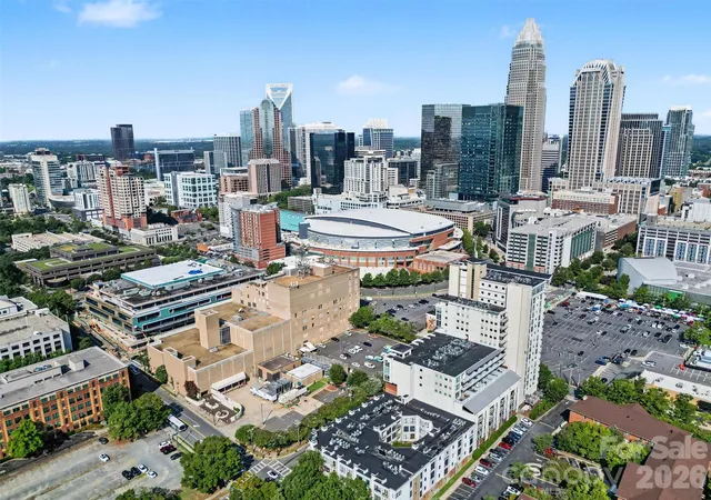 2nd image of 525 E 6Th St, Charlotte, NC 28202