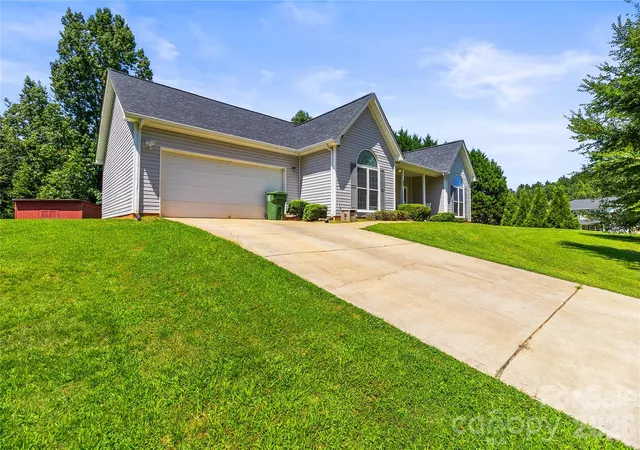 Photo 2 of Single family home for sale at 413 Summer Ridge Rd, Stanley, NC 28164 | MLS# 4416198 | Listing updated on 2026-09-30