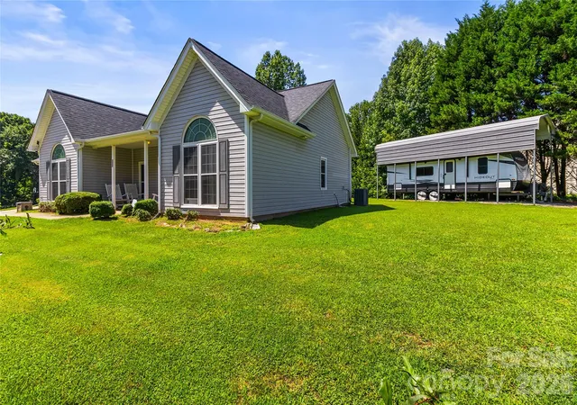 Photo 3 of Single family home for sale at 413 Summer Ridge Rd, Stanley, NC 28164 | MLS# 4416198 | Listing updated on 2026-09-30