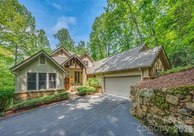 Photo 1 of Single family home for sale at 75 Old Hickory Trl, Hendersonville, NC 28739 | MLS# 4416201 | Listing updated on 2026-09-18