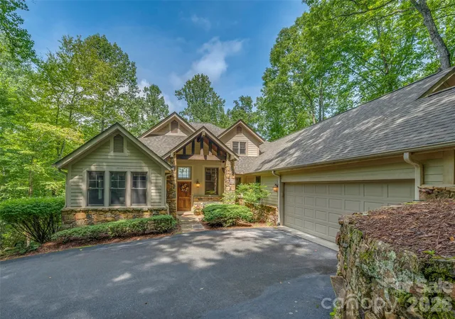 Photo 2 of Single family home for sale at 75 Old Hickory Trl, Hendersonville, NC 28739 | MLS# 4416201 | Listing updated on 2026-09-18