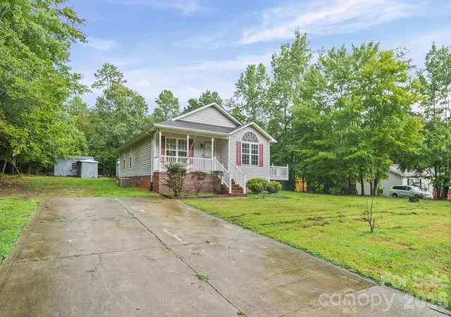 Photo 3 of Single family home for sale at 147 Island Terrace Rd, Statesville, NC 28677 | MLS# 4416211 | Listing updated on 2026-08-27
