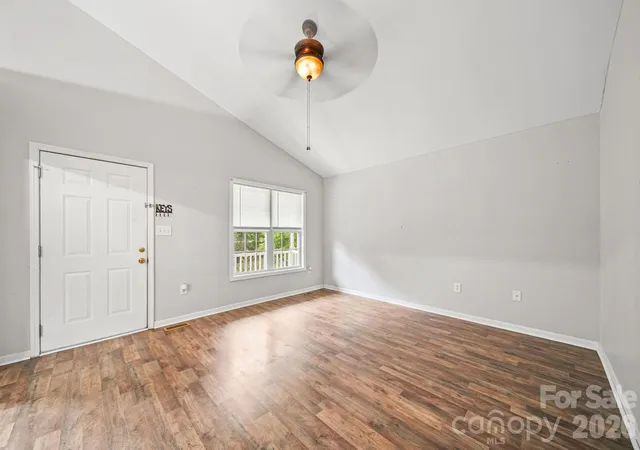 Photo 4 of Single family home for sale at 147 Island Terrace Rd, Statesville, NC 28677 | MLS# 4416211 | Listing updated on 2026-09-30