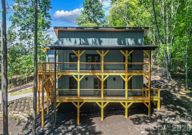 1st image of 276 Coopers Dr, Hendersonville, NC 28739 | MLS# 4416232