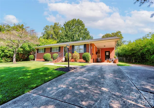 3rd image of 404 Pineview Dr, Kings Mountain, NC 28086 | MLS# 4416233