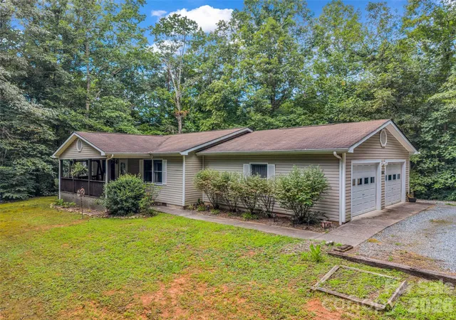 Photo 2 of Single family home for sale at 277 Debbies Branch Dr, Old Fort, NC 28762 | MLS# 4416254 | Listing updated on 2026-10-07