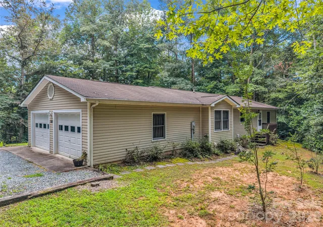 Photo 3 of Single family home for sale at 277 Debbies Branch Dr, Old Fort, NC 28762 | MLS# 4416254 | Listing updated on 2026-10-07