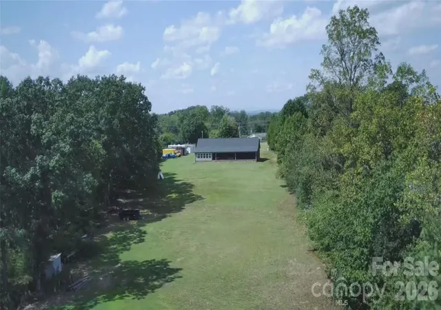 Photo 3 of Single family home for sale at 2306 Buffalo Shls Rd, Lincolnton, NC 28092 | MLS# 4416262 | Listing updated on 2026-09-19